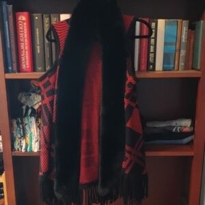 Elegant Black and Red Women's Plaid Vest With Faux Fur Collar